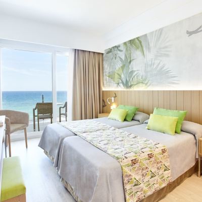 Double Room with Balcony and Sea View (2 Adults + 1 Child)