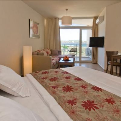 Deluxe Studio, 2 Twin Beds, Accessible, Beach View