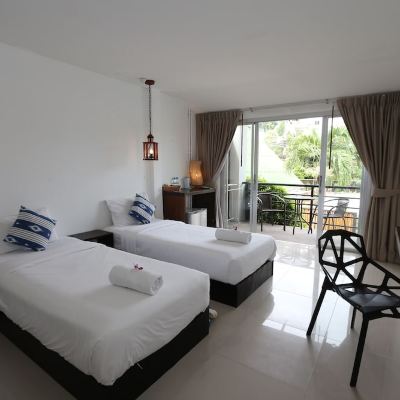 Superior Room with Pool View 2 Single bed Non smoking