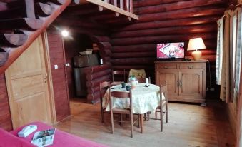 Charming Chalet with Swimming Pool in Quend