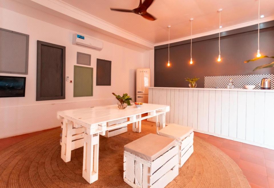 带阳台和海景的阁楼