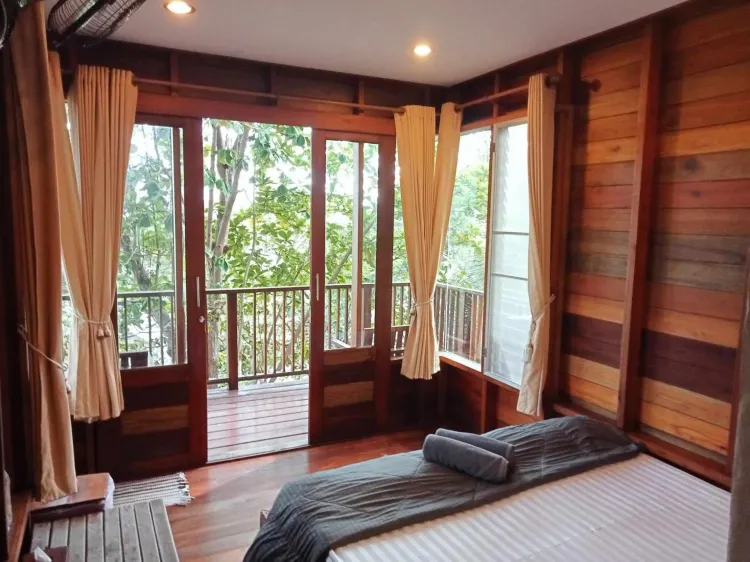 ห้องสแตนดาร์ด เตียงใหญ่ พร้อมพัดลม