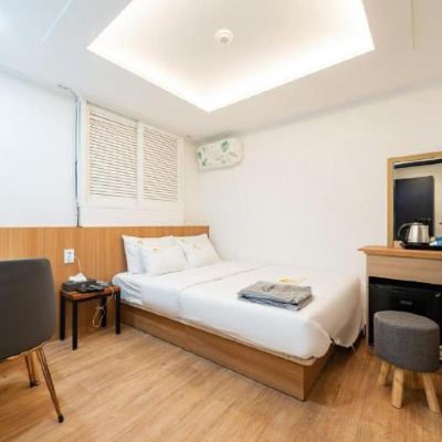 스탠다드 더블룸 MUST STAY HOTEL Sinjeongnegeori Station 쿠폰