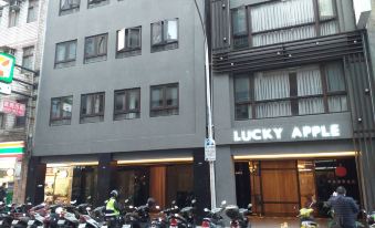 Lucky Apple Hotel