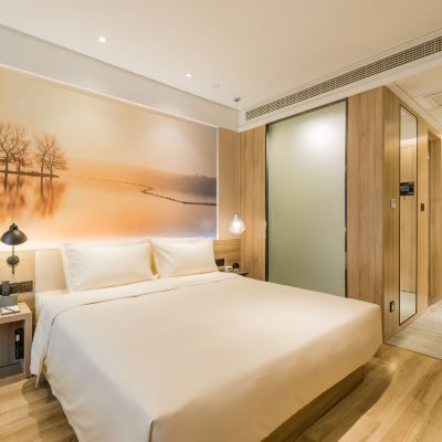 標準大床房（零壓床墊+液晶投屏+舒適乳膠枕） 杭州錢江新城亞朵酒店優惠