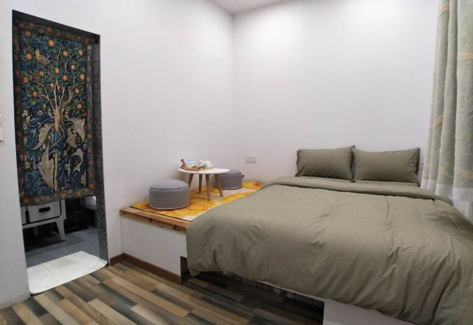 Initial Encounter With Huangling:Pastoral Double Bed Room