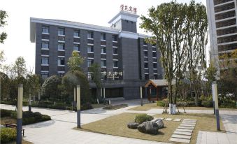 Xueyuan Hotel (Zhongqing Tongnan)