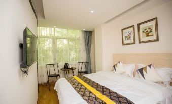 Haikou Xiehou Boutique Homestay (Bell Tower Qilou Old Street Branch)