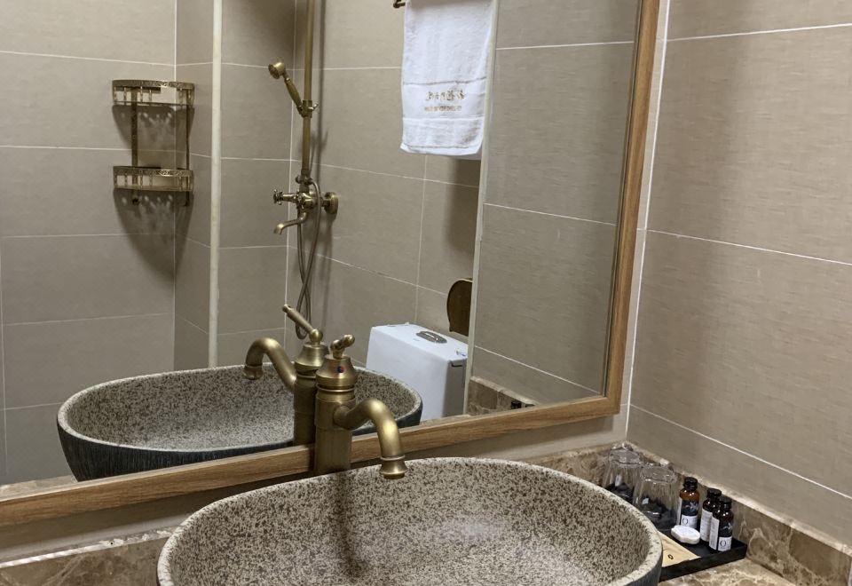 Xinlongmen GuesthouseJapanese-style Tatami Room