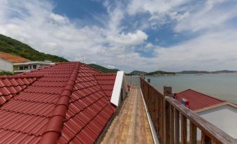 Dai Mountain Sea Day One Color Home Stay