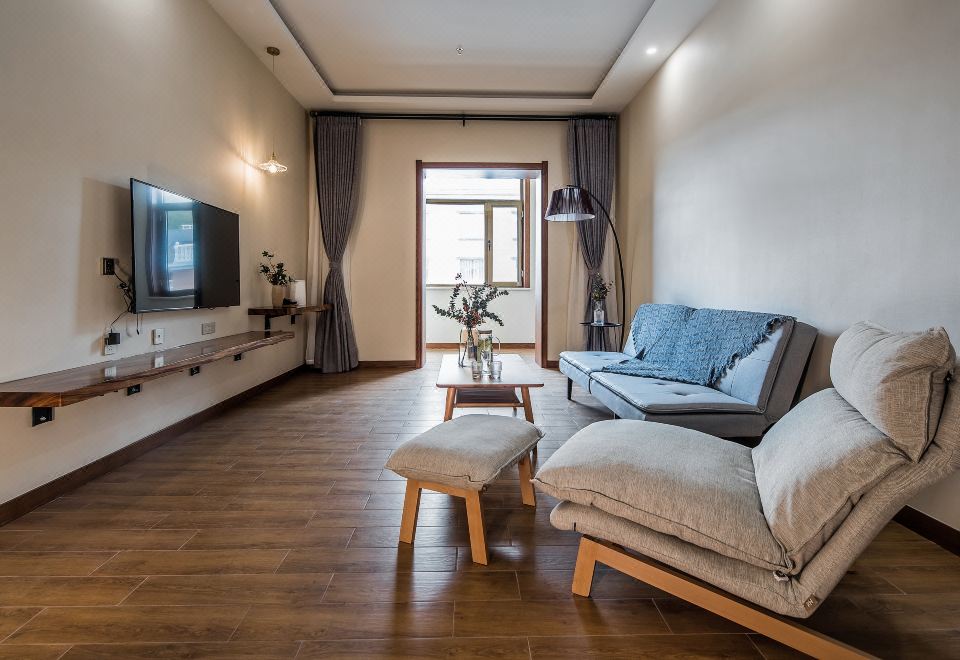 豪华山景阳台套房