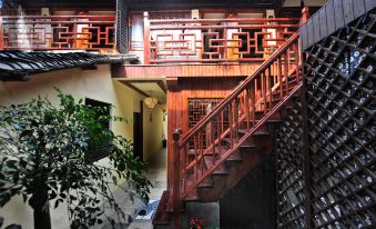 Qianshe Mengli Shuixiang Linhe Inn