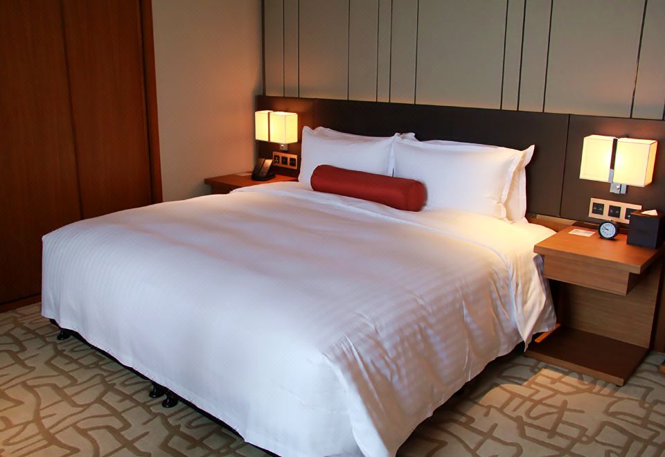 Swiss Grand NanchangSkyline City-View Double Bed Room