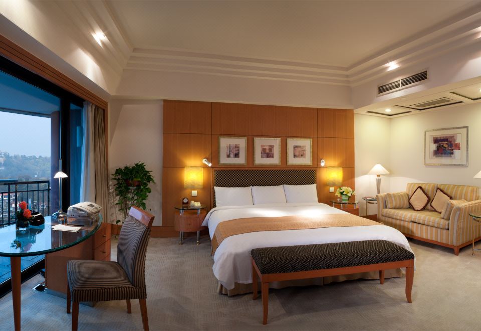 主楼园景豪华大床间