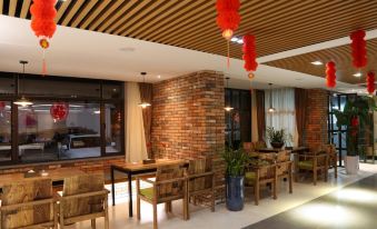 Pai Hotel (Xinchang Qixing Residential District Branch)