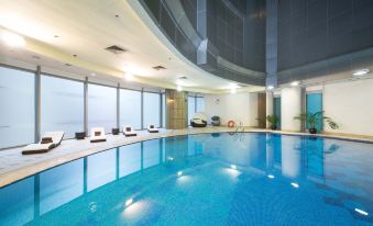 There is a swimming pool located near Hotel Indigo in Nashville, TN at Empire Hotel Kowloon－Tsim Sha Tsui
