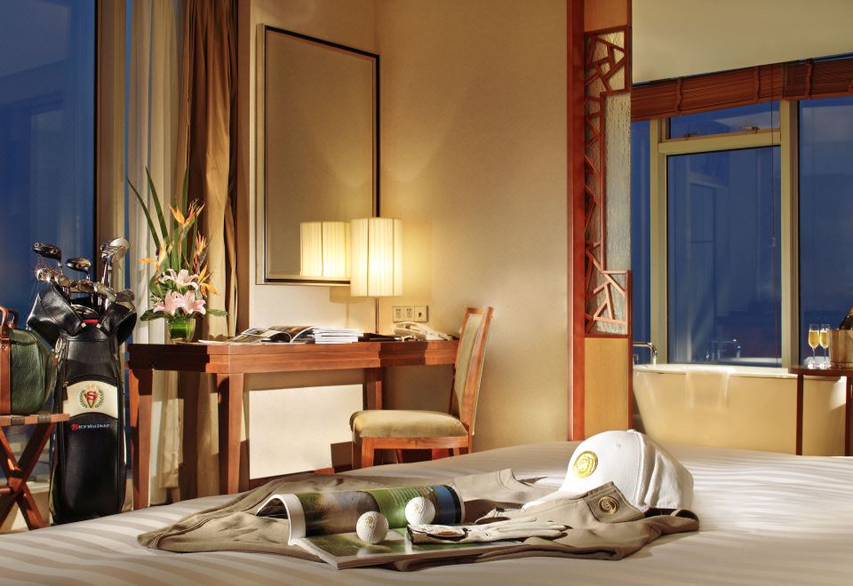 高爾夫湖景大床房A