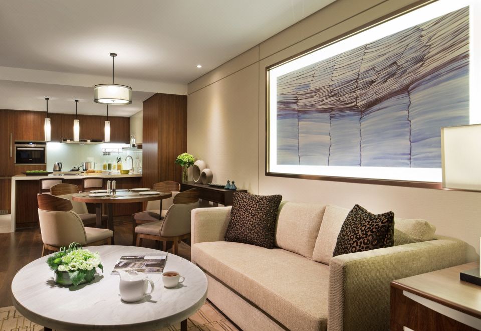 二居室套房（全套厨房设备+洗烘机+双衞+浴缸）