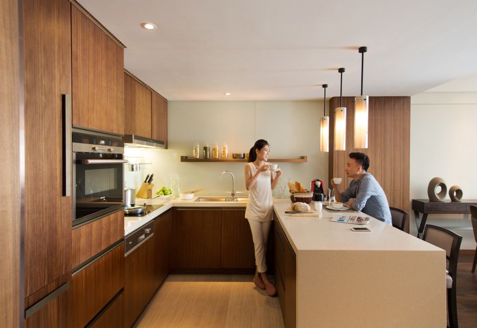 二居室套房（全套厨房设备+洗烘机+双衞+浴缸）