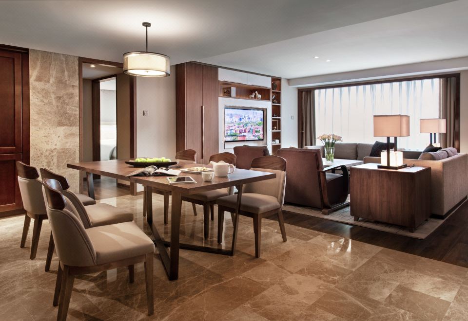 三居室套房（全套厨房设备+洗烘机+三衞+浴缸）