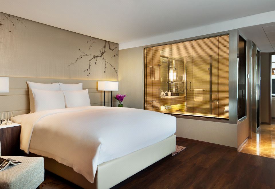 三居室套房（全套厨房设备+洗烘机+三衞+浴缸）