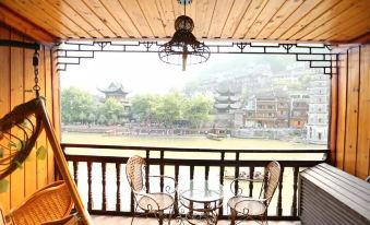 Yuejian Yayuan River View Inn