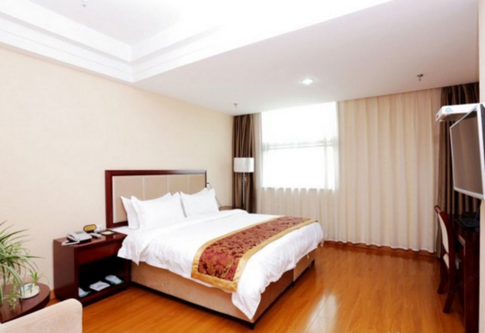 Business Queen Suite