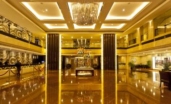 The lobby or main floor features a spacious room adorned with chandeliers and tiled floors at Baiyun Hotel