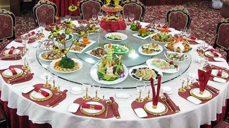 イージアホー ホテル 食事・レストラン