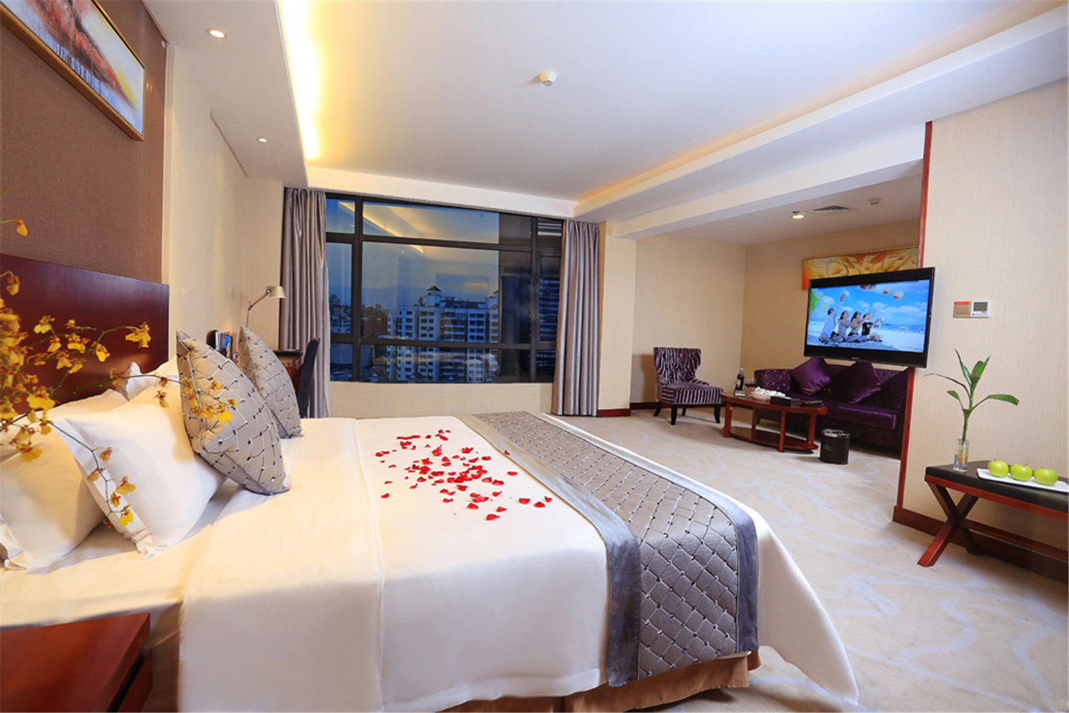 豪华大床房（城中漫居+城市景观+慕斯床品）