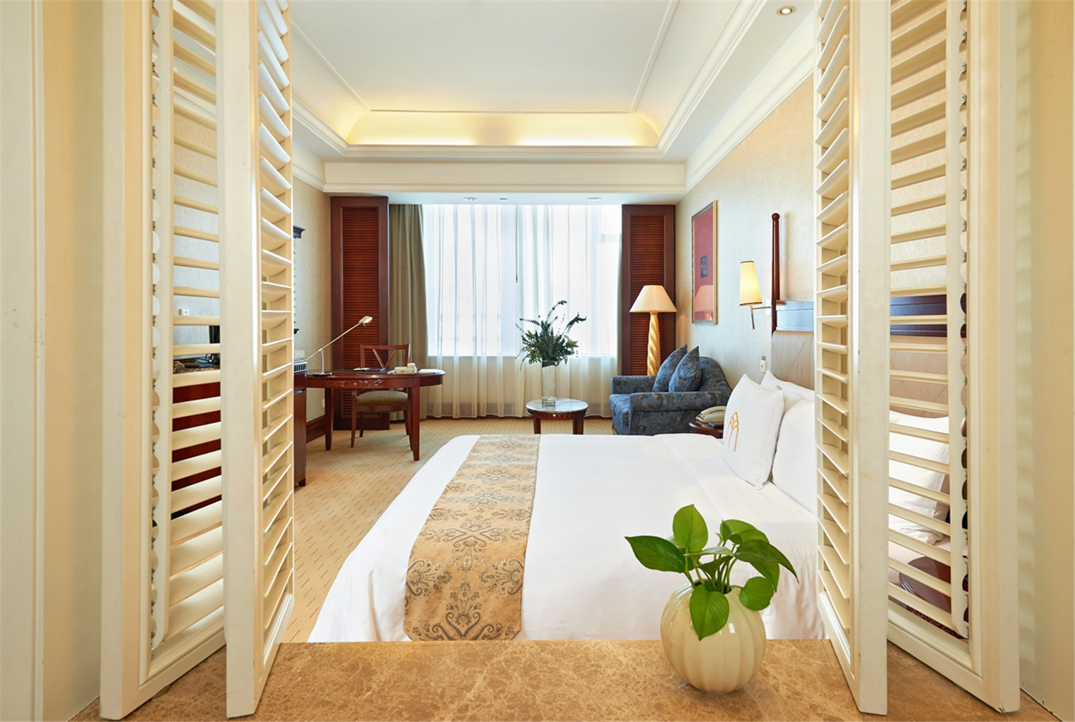 豪华大床房【俯瞰繁荣城景·舒睡床垫+汉斯格雅衞浴】