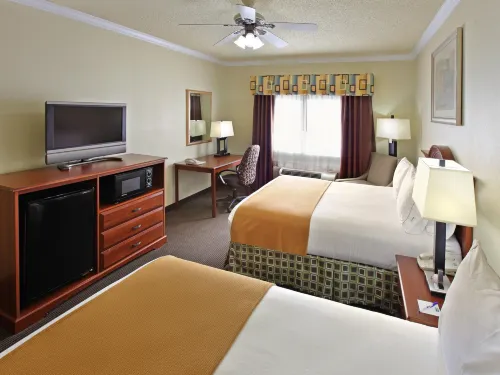 Holiday Inn Express & Suites Greenville by IHG