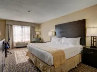 Holiday Inn & Suites MILWAUKEE AIRPORT by IHG