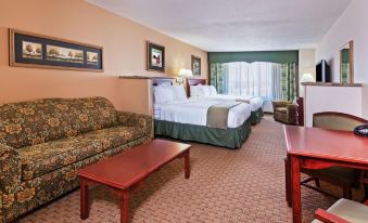 Holiday Inn Express & Suites Selma