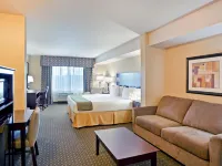Holiday Inn Express & Suites SEATTLE NORTH - LYNNWOOD by IHG Hotels in 
