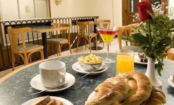 HOTEL REGIS - Housity