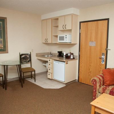 Suite-2 Queen Beds, Mobility Accessible, Roll in Shower, Sofabed, Non-Smoking