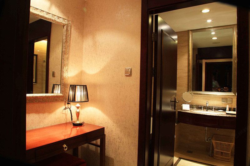 Titan Central Park Hotel Deluxe Queen Room