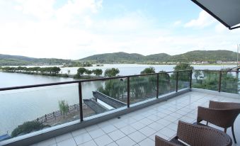 Nanbei Lake Huguang Shanju Holiday Hotel