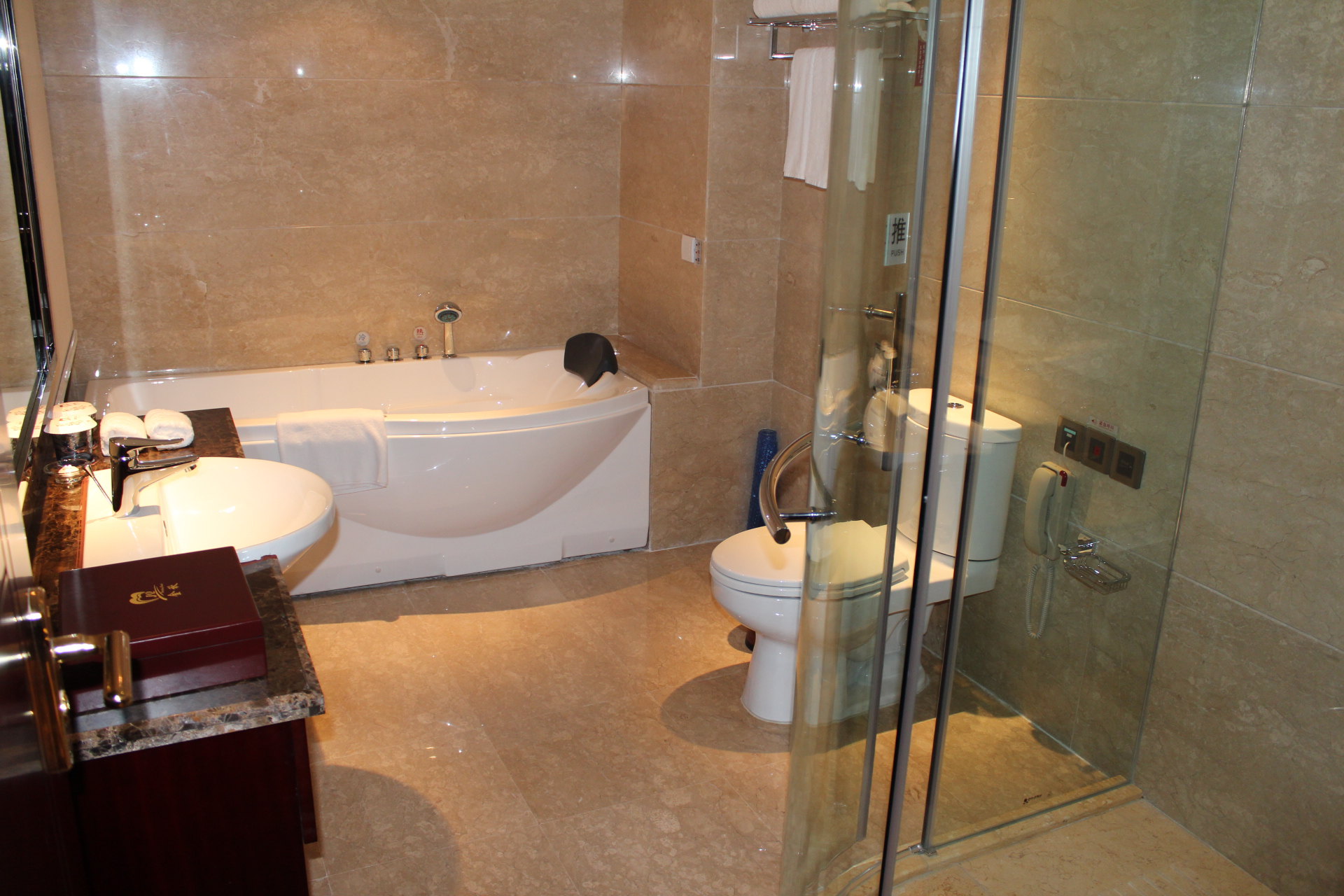 Jinqiu Holiday Hotel行政大床房（带电脑）