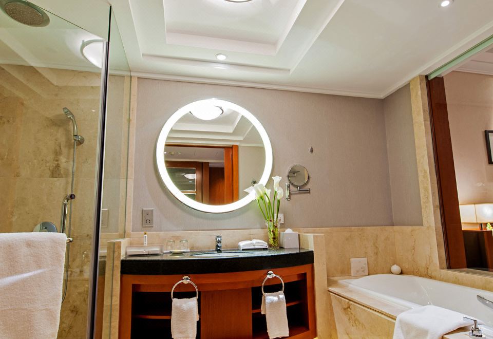 World Trade Winning HotelSuperior River-view Queen Room