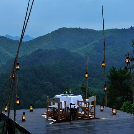 naked Stables Resort Отели в г. Дэцин