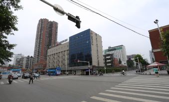 Jinjing Inn (Yellow Crane Tower Fuxing Road Metro Station Store)