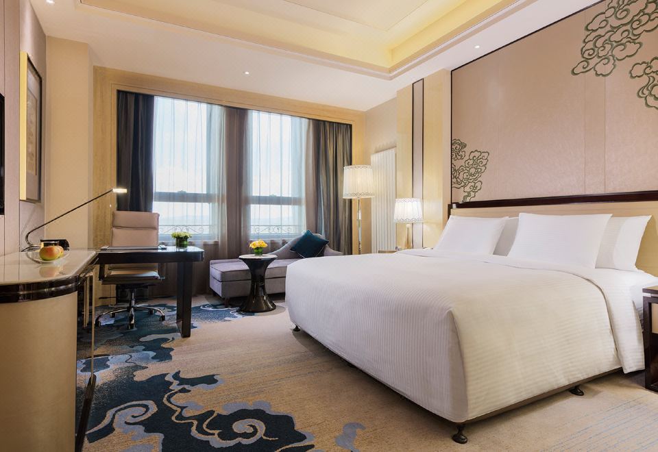 豪华大床房（繁华街景+斯林百兰床垫+Kappa洗护用品）