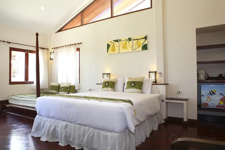 บังกะโลวิวสระว่ายน้ำเตียงแฝด