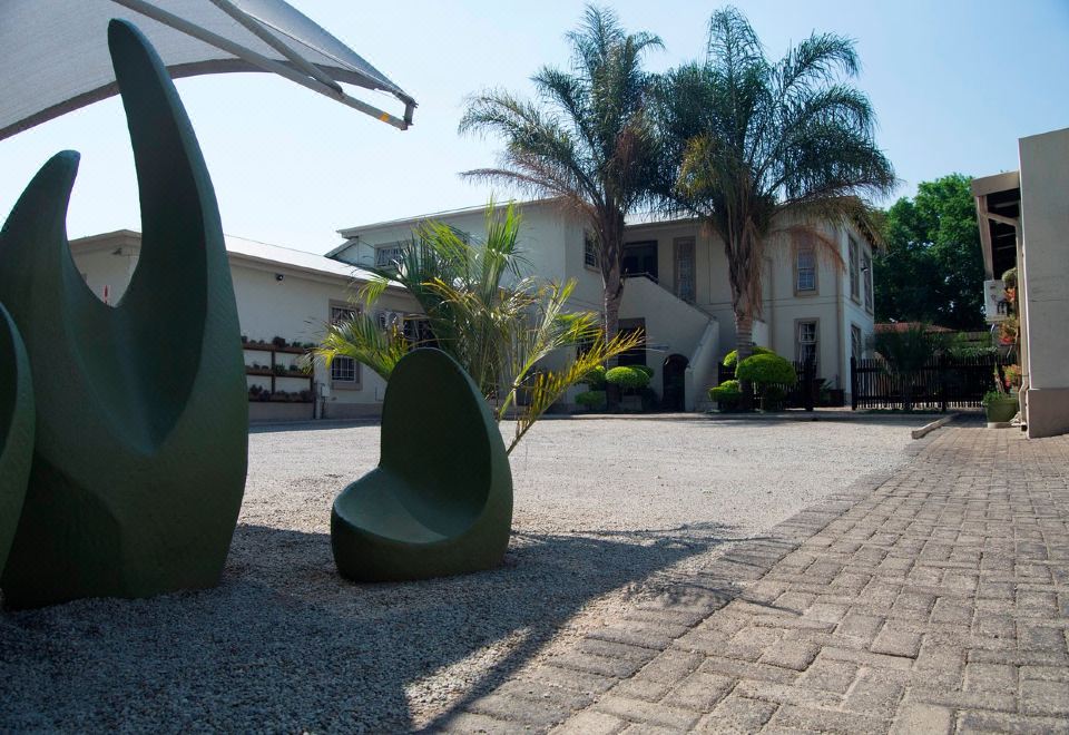 Summer Garden Guest House (The Flower Box) - Housity